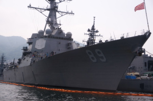 呉湾と米軍護衛艦