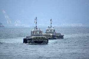 支援船と潜水艦