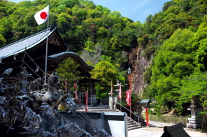 大頭神社と妹背の滝