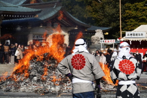 広島護国神社の“とんど祭”