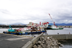 宮島海底送水管作業船