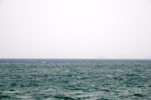 沖の小舟