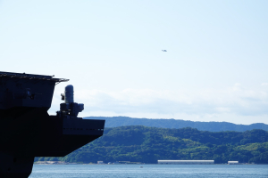 空母「かが」ヘリ着艦シーン